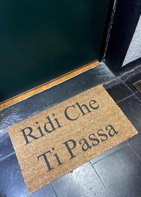 Appartement Ridi Che Ti Passa In Vico Lavagna à Gênes Extérieur photo